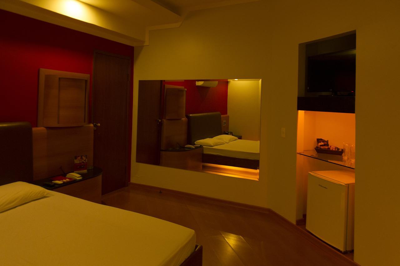 W Motel (Adults Only) 孔戈尼亚斯 外观 照片