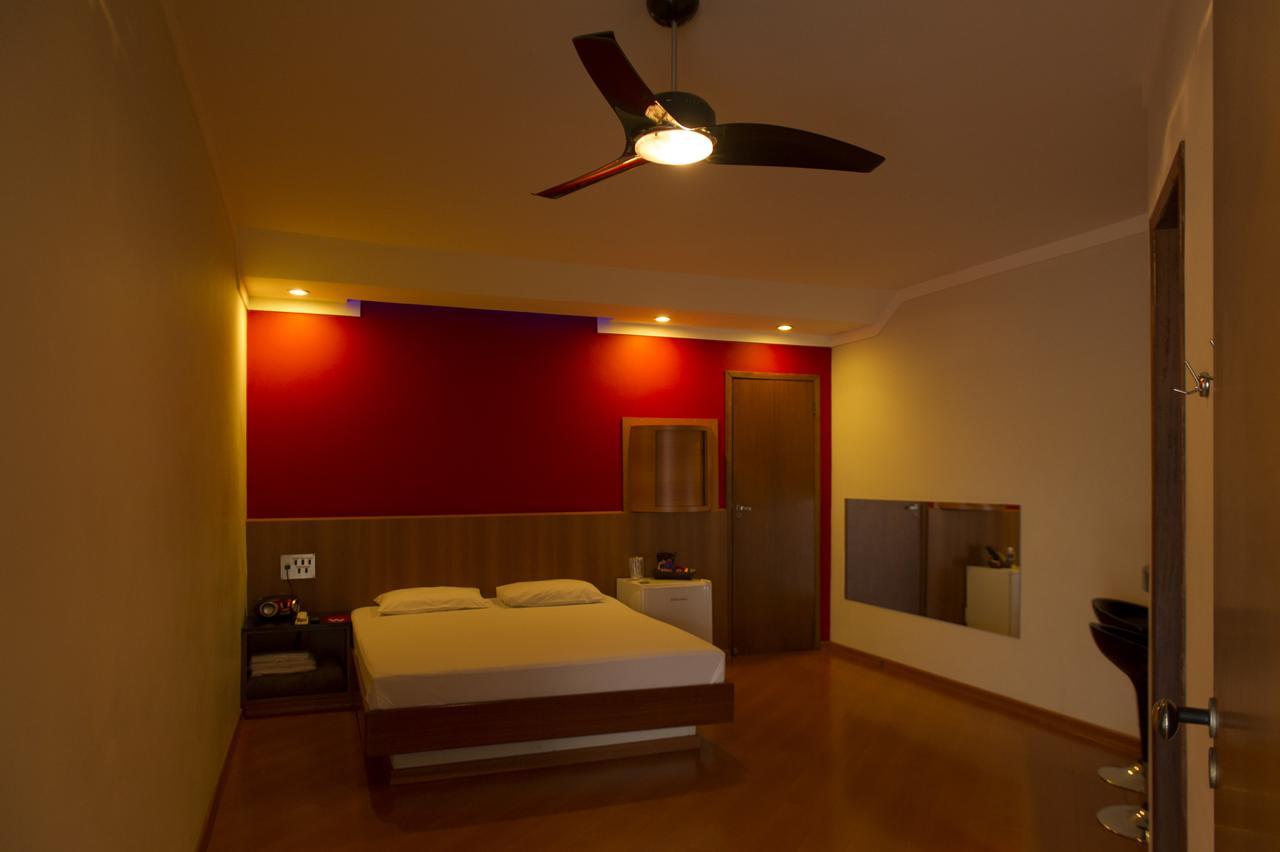 W Motel (Adults Only) 孔戈尼亚斯 外观 照片