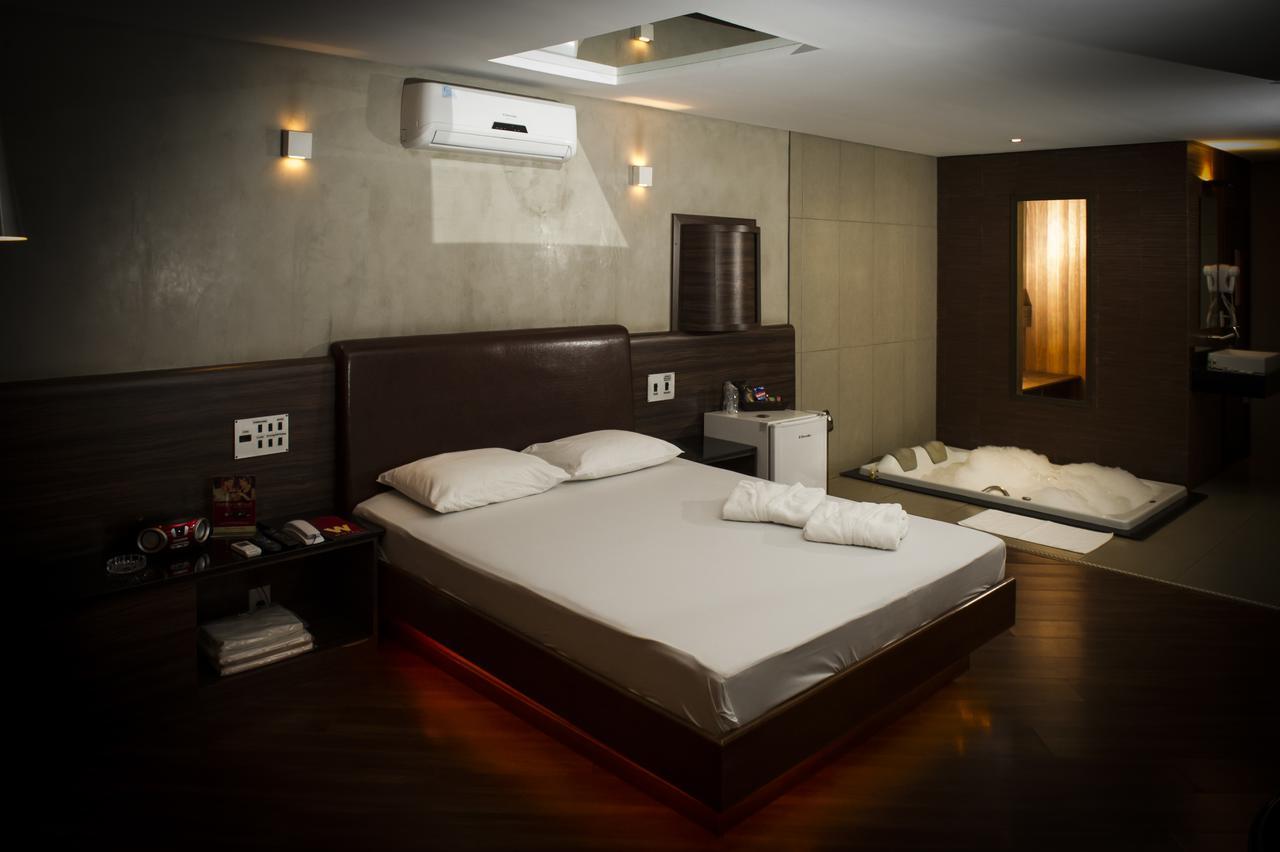 W Motel (Adults Only) 孔戈尼亚斯 外观 照片