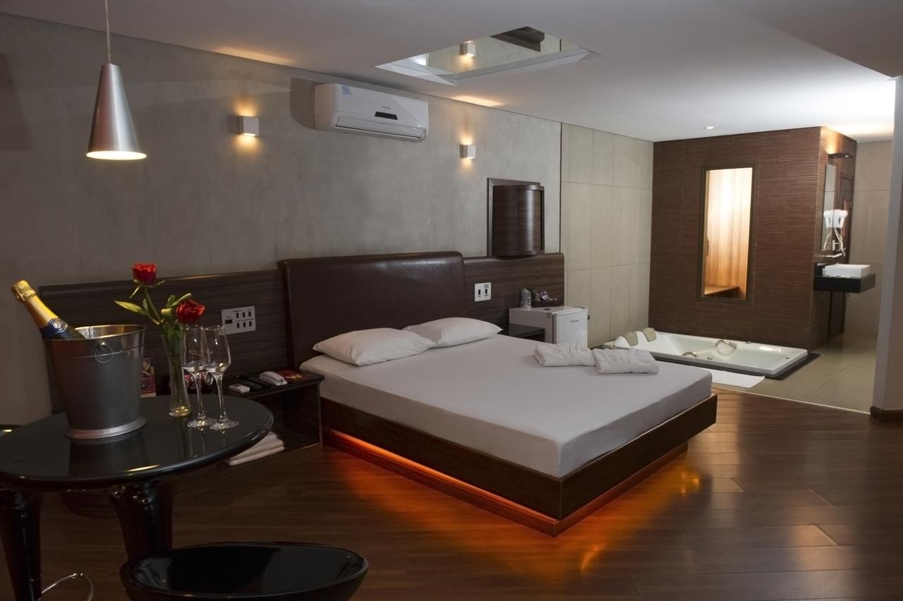W Motel (Adults Only) 孔戈尼亚斯 外观 照片